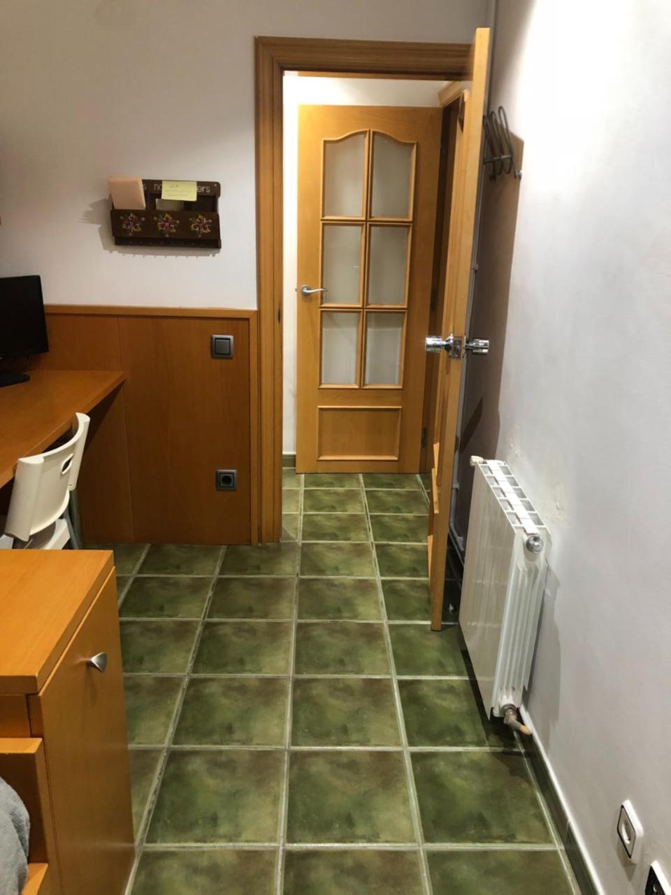 Private Rooms - Airport Sant Boi de Llobregat Extérieur photo