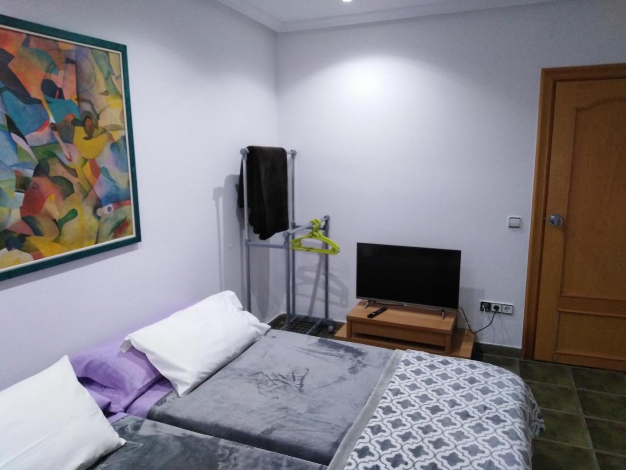 Private Rooms - Airport Sant Boi de Llobregat Extérieur photo