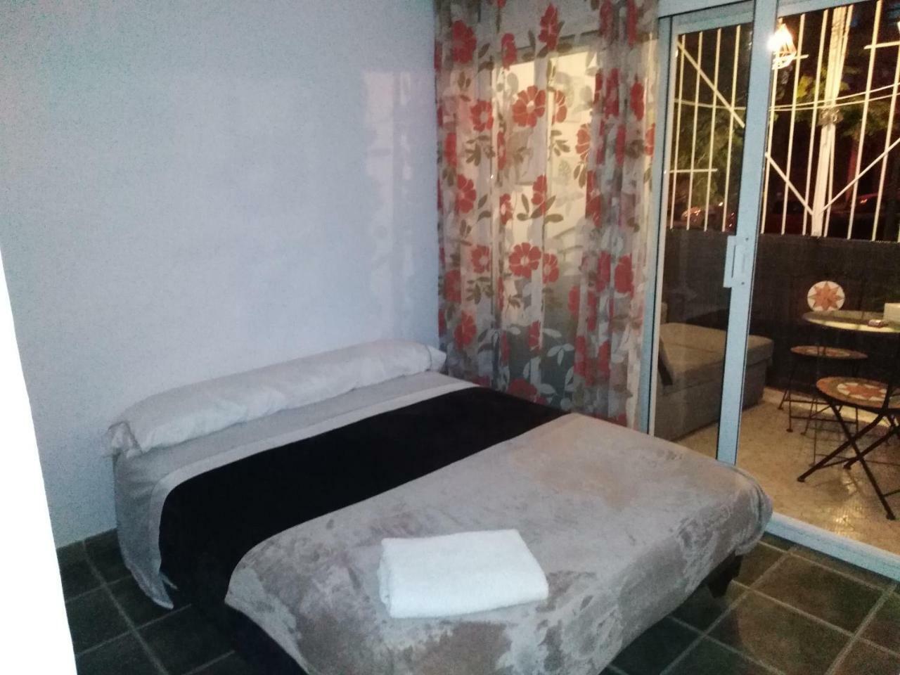 Private Rooms - Airport Sant Boi de Llobregat Extérieur photo